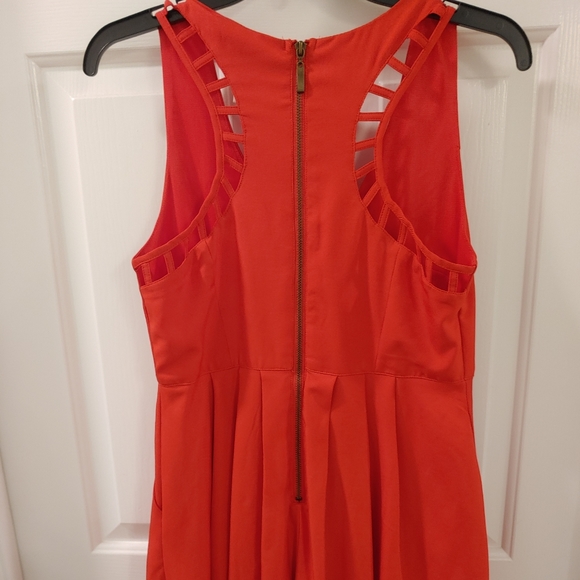 Red dress - Picture 2 of 2